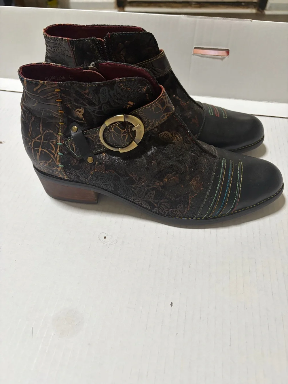 Men's Black Floral-Textured Chukka Boots with Decorative Buckle